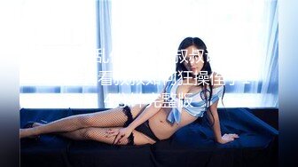 拳交女孩全程露脸颜值不错玩的好嗨，性感无毛逼大号假鸡巴，口交爆菊拳交蹂躏骚穴，高潮不断尿尿给狼友看