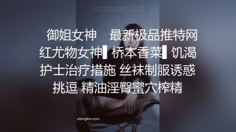 穿着婚纱操逼玫瑰纹身小姐姐激情大战，深喉口交活很不错，无毛美穴上位骑乘，特写屁股快速打桩，边操边骚话不断