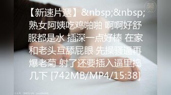 三个中年老骚女全程露脸伺候一根大鸡巴，三女互动吃奶舔逼舔脚，穿上假鸡巴内裤互插抽插，听狼友指挥真刺激